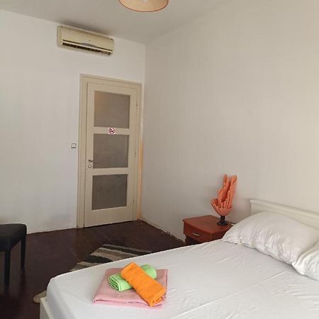 سبليت Rooms Macho Men المظهر الخارجي الصورة